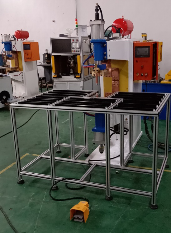 電池鋁箱自動(dòng)點(diǎn)焊機(jī)