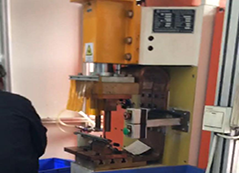 座椅滑軌滑芯加強塊點焊機定制項目介紹 座椅滑軌滑芯加強塊點焊機定制項目介紹