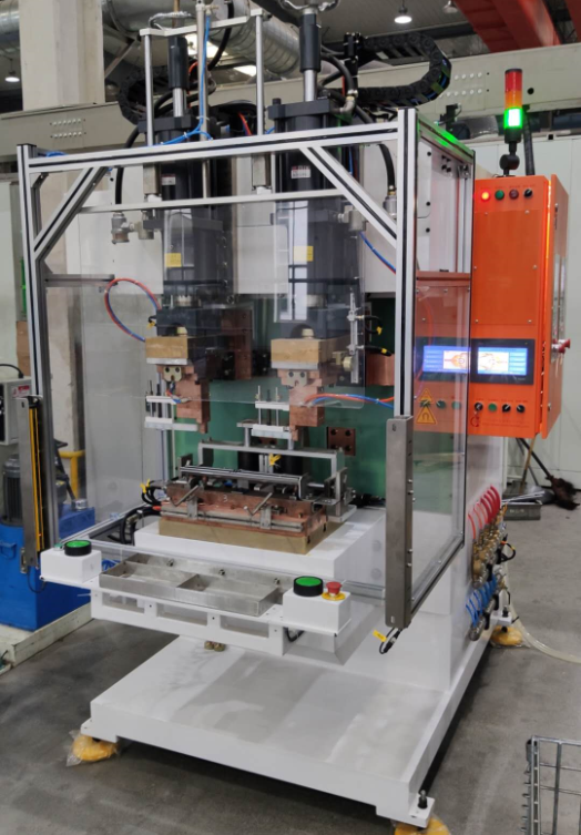 座椅滑軌螺栓雙頭凸焊機定制項目介紹 座椅滑軌螺栓雙頭凸焊機定制項目介紹