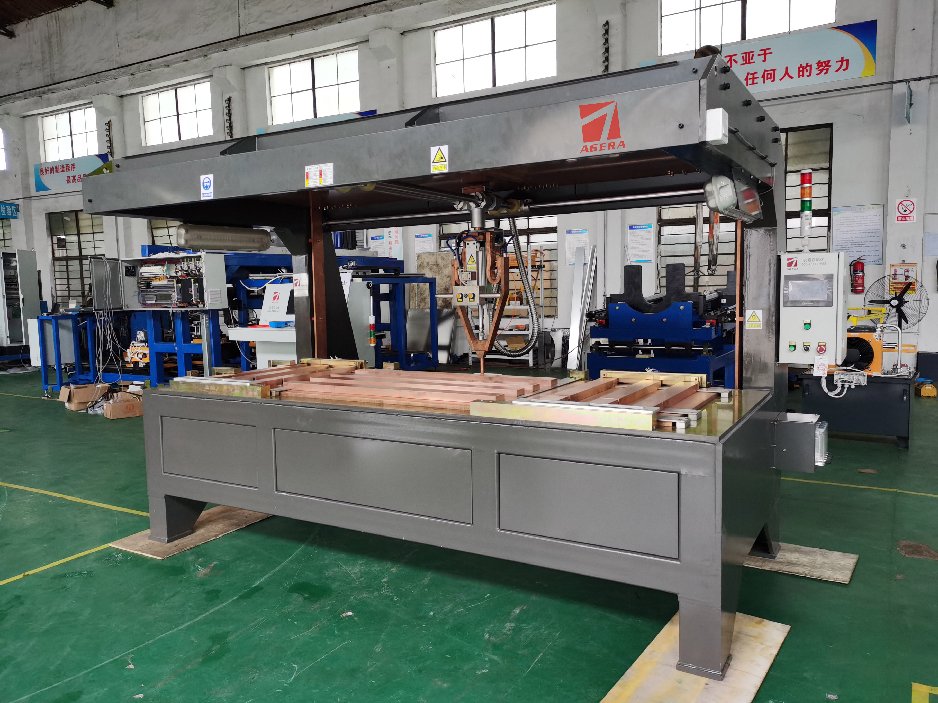 安嘉電梯門(mén)板加強(qiáng)筋龍門(mén)點(diǎn)焊機(jī)